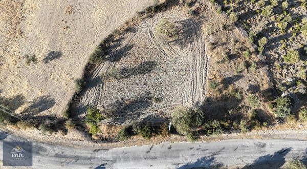 Ezine Karadağ Köyünde İmar Sınırında Satılık Fırsat Arazi