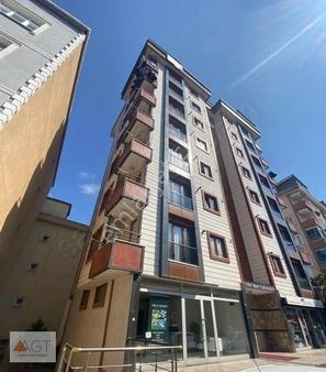 Agt'den İnkılap Mah. Akyaka Avm Karşısı 2.kat 2+1 Satılık Konut