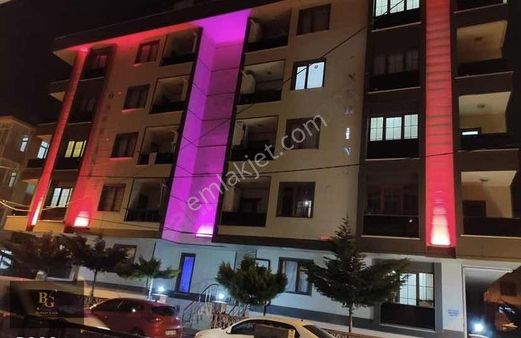 Çekmeköy Çatalmeşe Merkezde Çift Balkonlu 2+1 Kiralık Daire