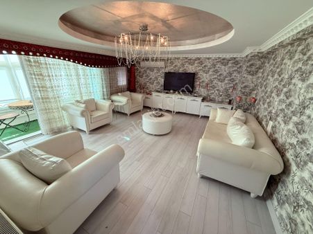 Balçova Ata Caddesi Üzerinde Satılık Manzaralı 3+1 Bakımlı Daire