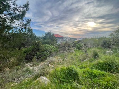 Çeşme Germiyan Mahallesi'nde 600 M ² Satılık Villa İmarlı Arsa