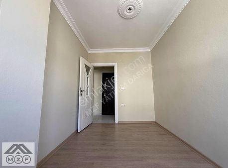 Caddeye Cephe 3+1 Temiz Geniş 2 Balkonlu Arakat