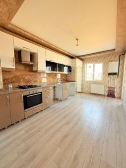 Yıldız'dan 29 Ekim Mah'de E.banyolu- Cam Balkonlu Ara Kat Geniş 3+1 Kiralık !!!