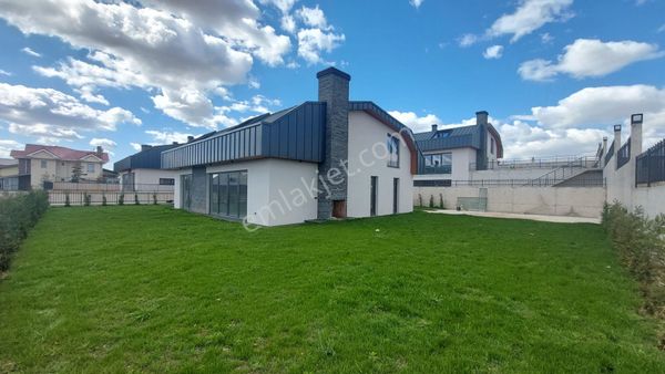 Gölbaşı Karşıyaka Da Sıfır Site İçinde Full Yapılı İskanlı Villa
