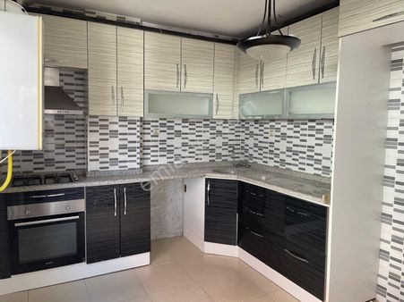 Cadde Üzeri 3+1 Boya-badanası Yapılmış Masrafsız Kiralık Daire