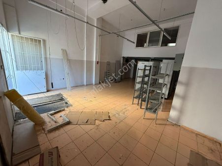 Karabağlar Belediyesi Yakını 3 Katlı 250 M² Kiralık İş Yeri