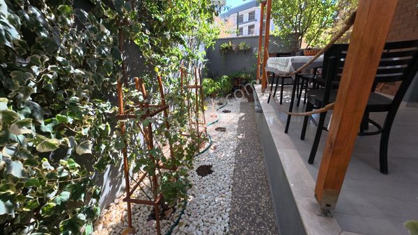 Yeni Foça'da Bahçeli Teraslı Satılık 2+1 Müstakil Ev