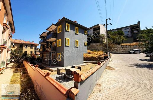 Yenifoça M.k.atatürk Mh. Çarşıya Yakın Geniş 1+1 Satılık Daire