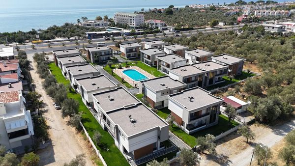 Yiğit'ten Maviyle Dans Eden Eşşiz Konseptte 4+1 Ultra Lüks Villa