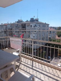 İzmir Karşıyakada Merkezi Konumda Ferah Satılık Daire