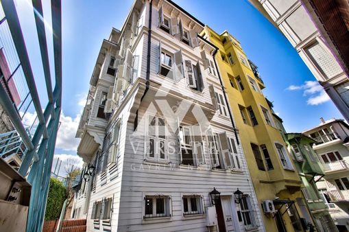 Beyoğlu'nda Satılık 1. Derece Tarihi Eser Köşk