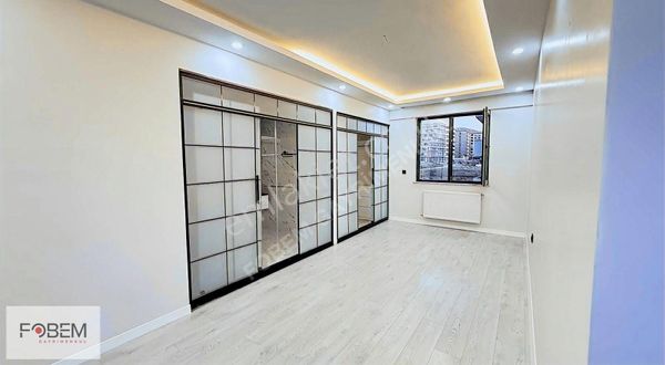 Kombinada Satılık Lüks Geniş Anayola Cepheli 3+1