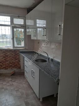 Fatih Silivrikapi Buz Pateni Spor Komplexi Yanında Giriş Üzeri Boş ...