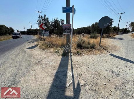 Eriklice'de Asvalta Cephe Köşe Parsel
