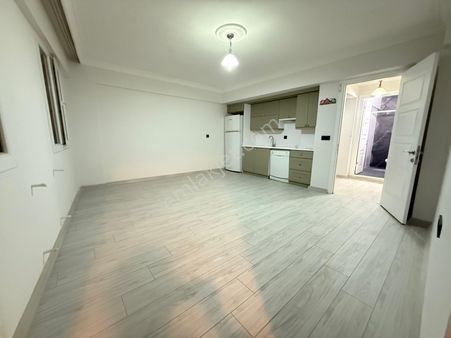 Seferihisar Ürkmez Merkezde Satılık 2 + 1 Masrafsız Denize 200 Metre Uzaklıkta Daire