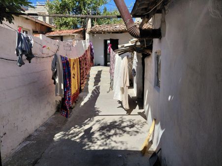 Akhisar Zeytinliova Da Satılık 226 M2 Arsa İçinde Köy Evi 825.000 Tl