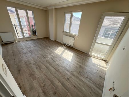 Vizyon Emlak'tan 3+1 Caddeye Yakın Çift Teraslı Üst Dubleks