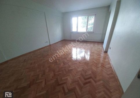 Fl Emlaktan Metroya 5 Dakıka Mesafede Geniş 3+1 Ara Kat Daire.