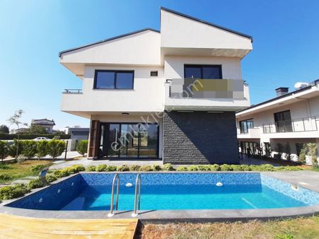 Sarıçam Akkuyu Mah.bulvar Üzeri Bireysel Yüzme Havuzlu 550 M2 Yerden Isıtmalı İskanlı K.mutfaklı