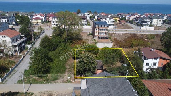 Kocaali Sahilde 30 Metrelik Bulvarda Cepheli Satılık Köşe Parsel