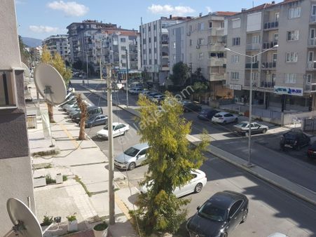 Buca Belediyesi Civarı Adnan Menderes Cad. Arakat 135m2 3+1