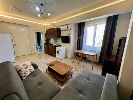 Elite’ten Yeditepede Memur Binası Lüks Eşyalı Klimalı 1+1 Satılık Daire