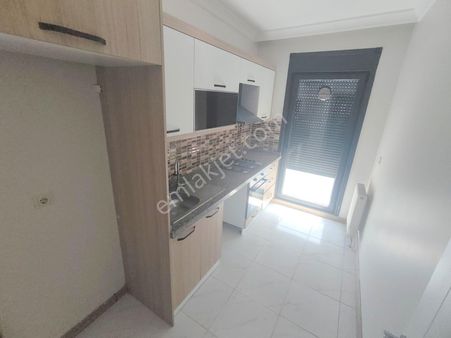 Emlak Dünyasından Kartal Cevizlide Maramaray 3 Dk Mesafede Çift Kat Kapalı Otoparklı 5 Yaşında 2+1