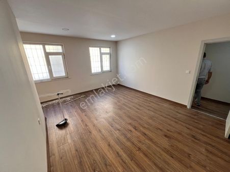 Seba'dan Kemalpaşa Asansörlü 2+1 85m2 Ofis/büro Uygun Kiralık İşyeri