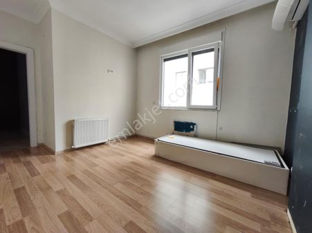 Suadiye Kaptanarifte Az Katlı Yeni Binada Ön Cephe Daire