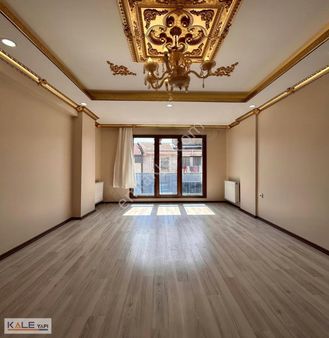 Metrobüse Yakın 2+1 Lüks Arakat Daire