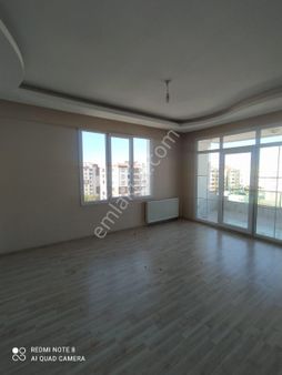 Zara Gayrimenkul'den Ahmet Kaya Caddesinde 3+1 Satılık Daire!!!