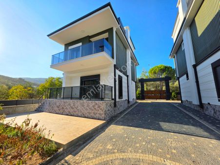 Vahdet'ten Güre'de Kazdağlarının Eteklerinde 3+1 Müstakil Villa