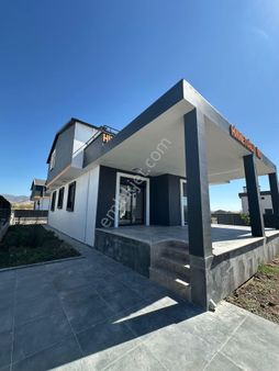 Merkez'den İzmir Dikili Polyak'da Tek Müstakil Modern Ve Şık 3+1