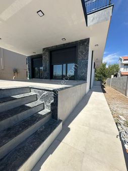 Merkez'den İmizr Dikili Cumhuriyet Mah'da Tek Müstakil Modern Ve Şık 3+1