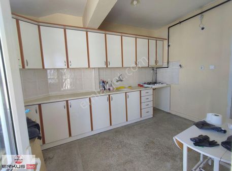 Erkuş Gayrimenkul'den 1200 Evlerde Güzel Konumda 3+1 Daire