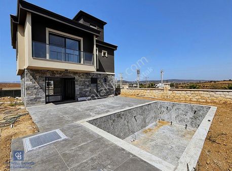 Seferihisar'da Satılık 3+1 Havuzlu Müstakil Villa