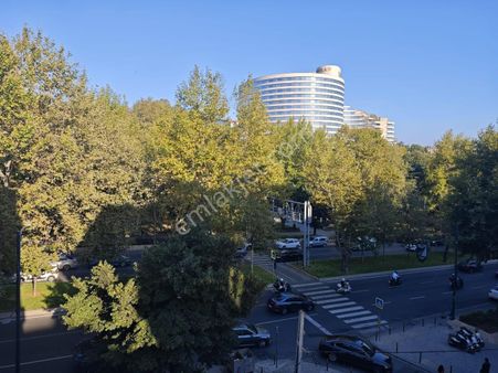 Beşiktaş Barbaros Bulvarında Tabela Değeri İşyeri Veya Konut