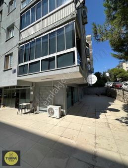 Bornova-erzene'de Merkezi Lokasyonda 250 M2 Fırsat Dükkan