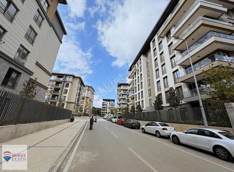 Remax Eksen Elif Bayarslan Çınarköy Emlak Konutları Satılık Köşe