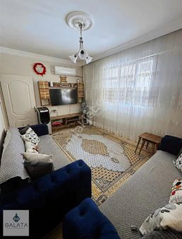 Galata'dan Süleymaniye Meydan Civarı Satılık 2+1 Giriş Kat Daire