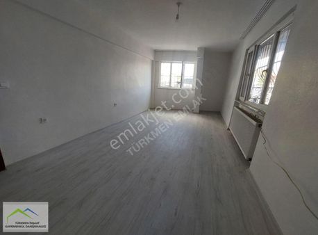 Türkmen Emlak'tan Zübeyde Hanım Mah.satılık 2+1 Giriş Altı Daire