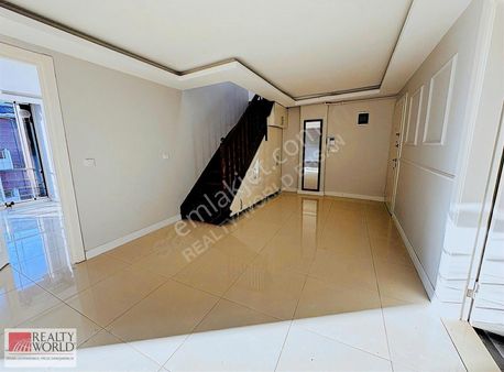 Eyüp Göktürk Te Şahane Konumlu 4+1