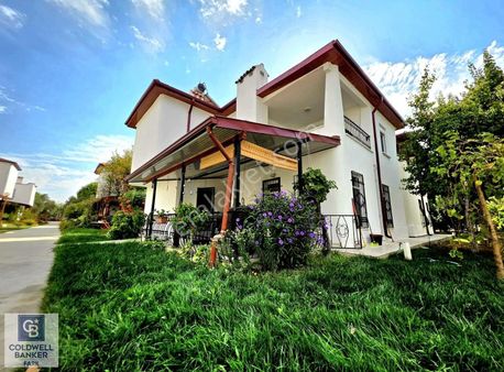 Ayvalık Altınova'da 4+1 Satılık Villa