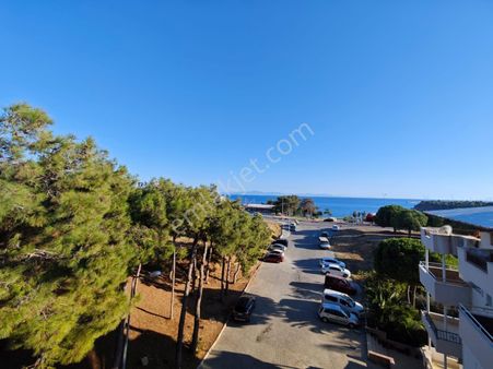 İngilizden Satıllık Denize Sıfır Ebevyn Banyolu 2+1