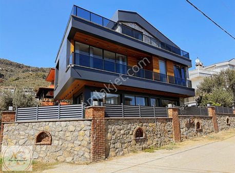 Arya'dan Muhteşem Tasarımıyla Dağ Ve Deniz Manzaralı Müstakil Ev