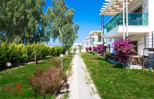 Doğuş Emlak'tan Denize Sıfır Havuzlu Sitede 3+1 Bahçe Katı Daire