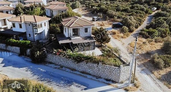 Merkezde Kısmi Deniz Manzaralı 3+1 Emsalsiz Villa