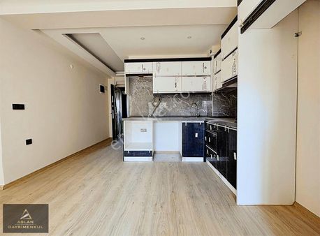 Aslan'dan Şemikler Anadolu Caddesi Yakını Satılık 2+1 Daire