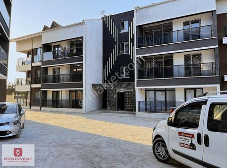 İncek'te İki Bloklu Site İçerisinde Kiralık Boş 1+1 Daire