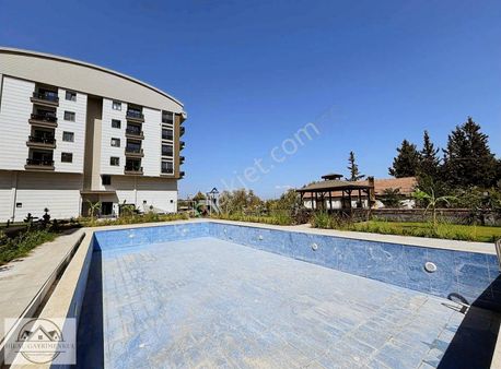 Hilal Gayrimenkul'den Fevzi Çakmakta Havuzlu Siteiçi Geniş*1+1*